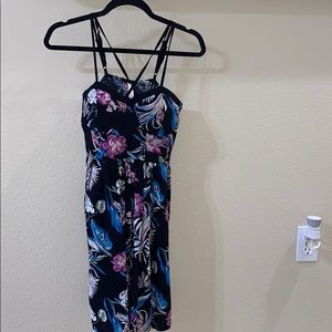 ♥️Adorable flower flare dress/Criss cross ne…